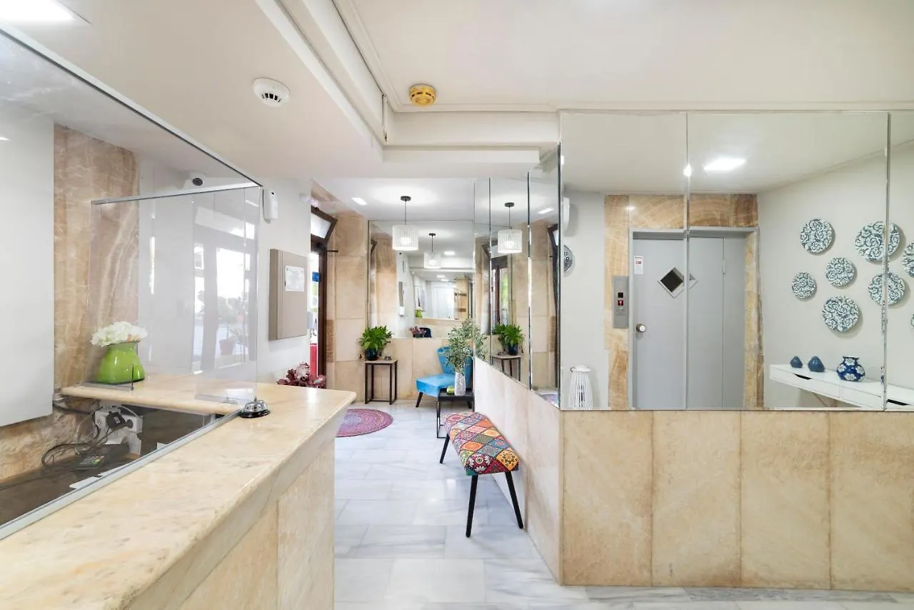 Faros Rooms 罗希姆诺 3*,