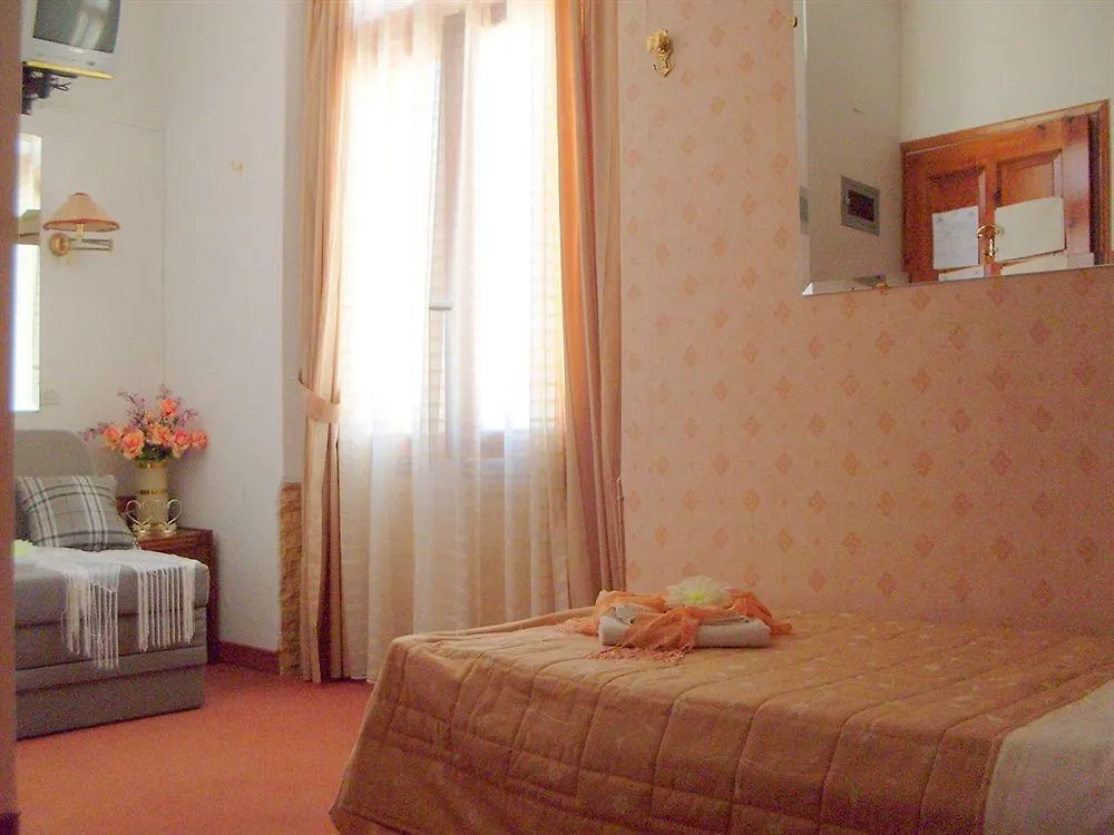 Faros Rooms 罗希姆诺 3*,